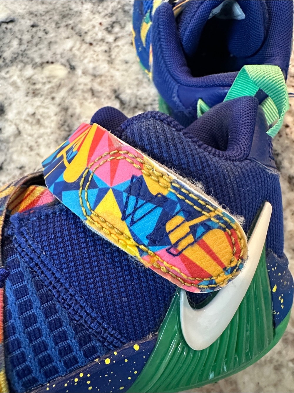 Nike LeBron Witness 11.5C shoes - Picture 7 of 9
